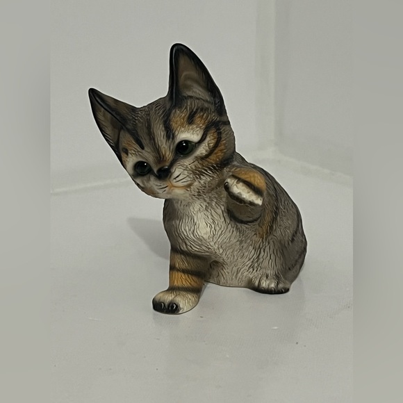 Harvey Knox Ceramic Playful Kitten Figure - Picture 12 of 13
